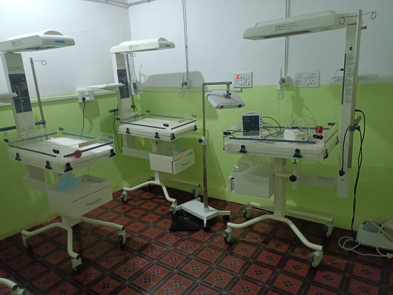 NICU – Neonatal Intensive Care Unit, Vatsalya Hospital